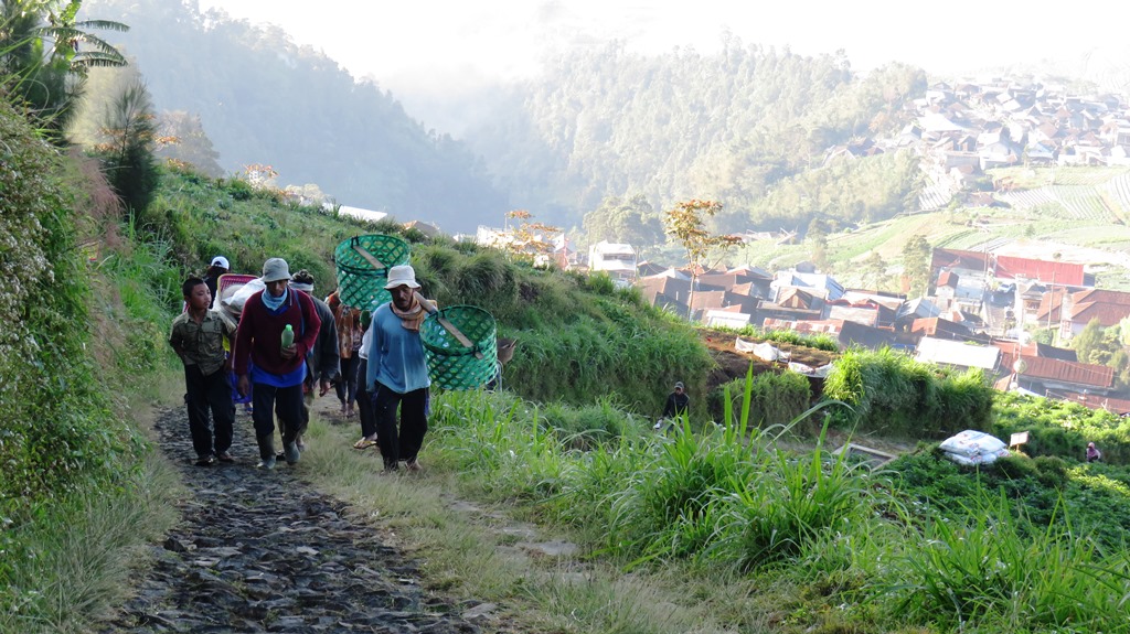 Masyarakat yang tinggal di lereng gunung berisiko tinggi mengalami gangguan tiroid. Dok. A. Firdaus/Medcom