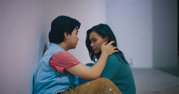 Adinia Wirasti Jalani Asmara Beda Usia di Film Hidup Ini Terlalu Banyak Kamu