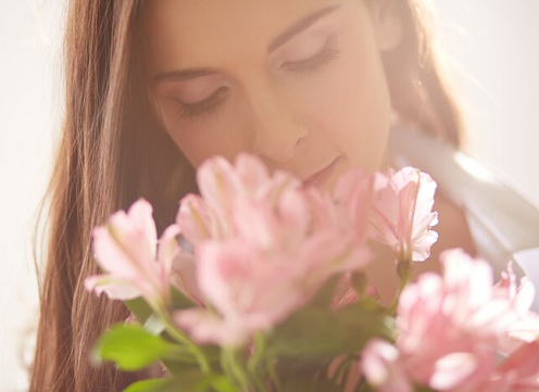 Ladies, Ini Parfum dengan Aroma Elegan yang Bikin Kamu Tampil Mewah