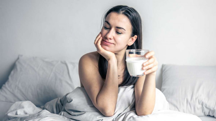 7 Minuman yang Membantu Tidur Lebih Nyenyak