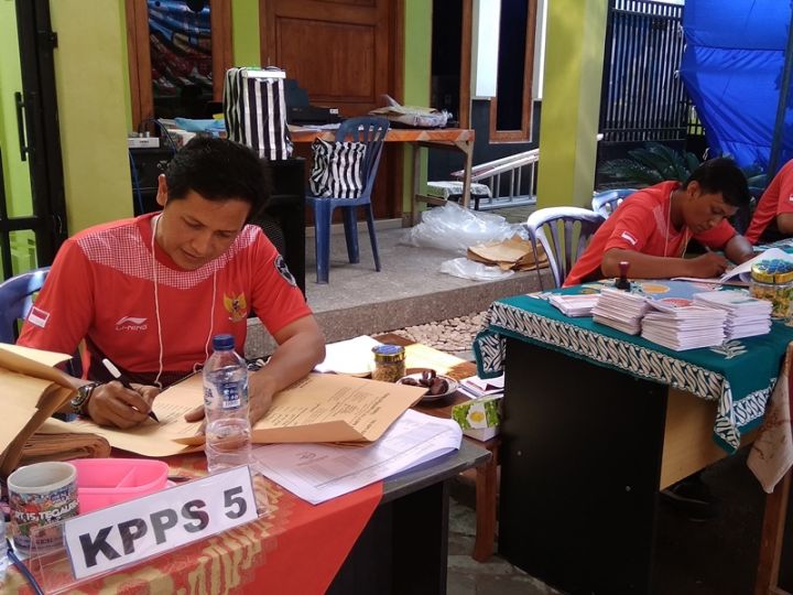 Resmi Dilantik, Segini Gaji dan Masa Kerja KPPS Pilkada 2024