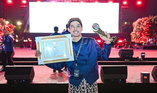 Kisah Anak Pemulung Gigih Tempuh Pendidikan hingga Raih Penghargaan Kemenpora