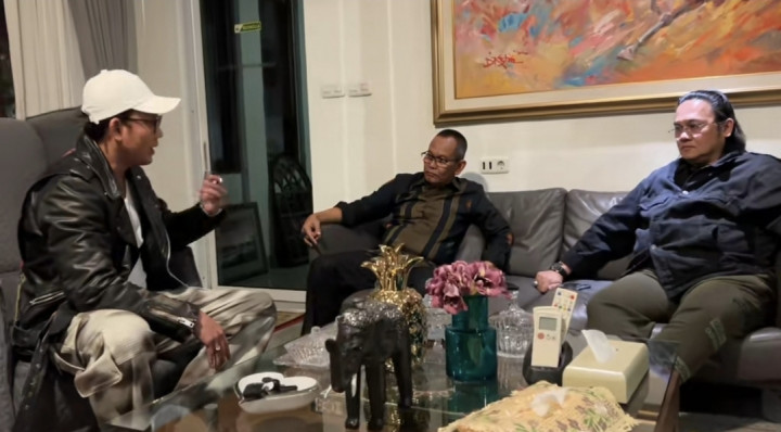 Memanas Lagi, Farhat Abbas Tuntut Denny Sumargo Minta Maaf