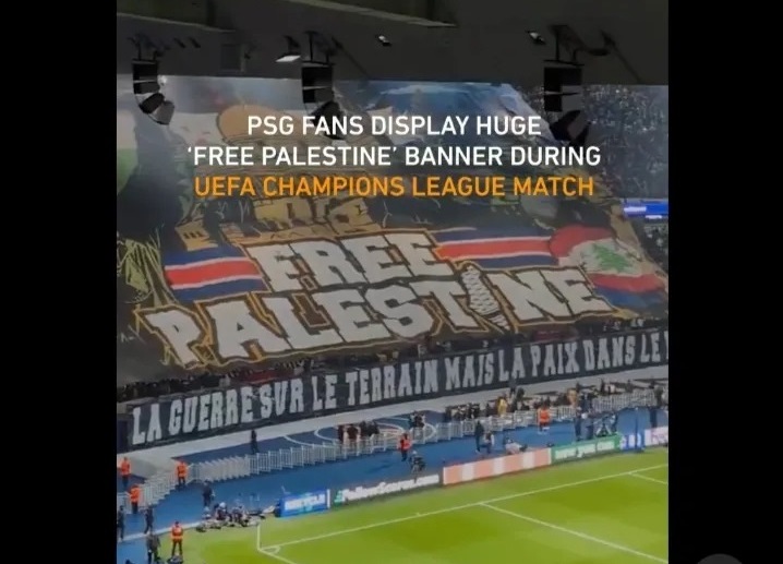 Suporter PSG Bentangkan Spanduk Raksasa 'Free Palestine' di Laga Kontra Atletico