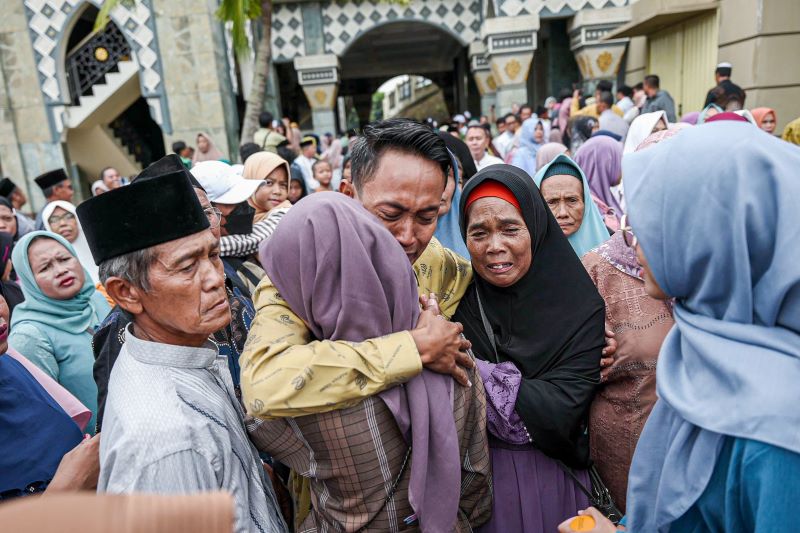 Fajar Tunaikan Janji Umrah Gratis untuk Puluhan Warga Cilegon