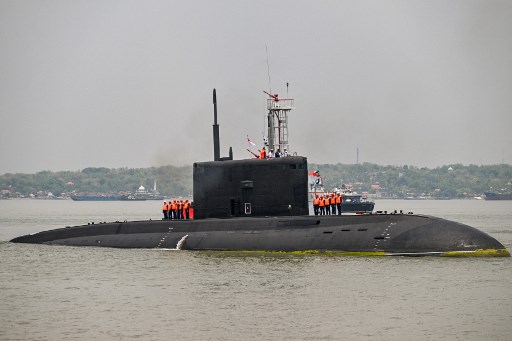 Potret Kapal Selam Rusia Sandar di Tanjung Perak-Surabaya