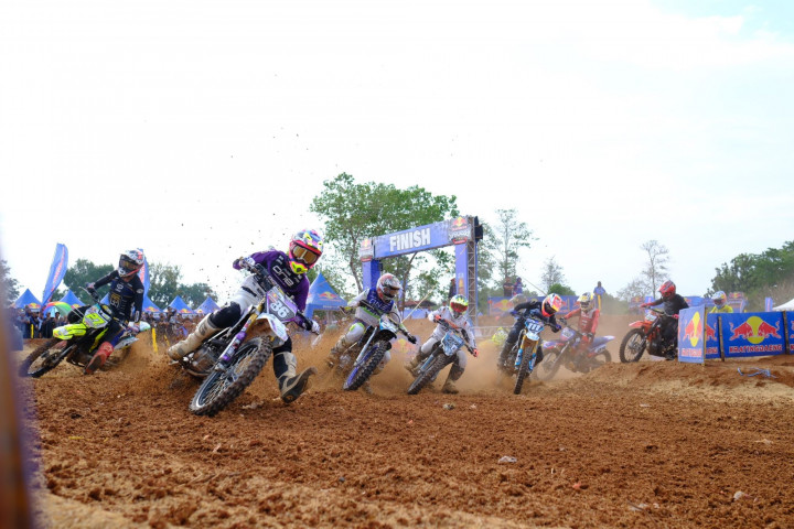 Sukses Bergulir di Tiga Kota, Kratingdaeng Supercrosser 2024 Dirtwar Energy Turut Lahirkan Crosser Muda Berbakat
