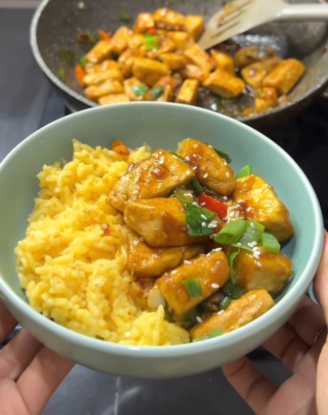Alternatif makan sehat dari nasi jagung dan singkong. (Foto: Dok. Instagram Dailymeal/@dailymeal.id)