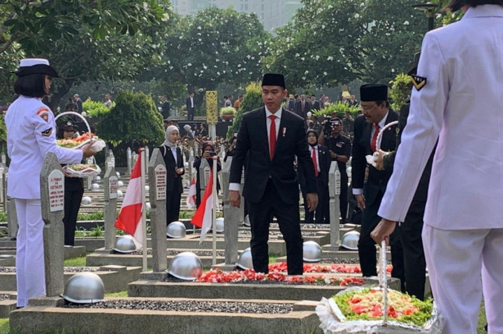 Daftar 7 Pahlawan Nasional Wanita dan Kontribusinya