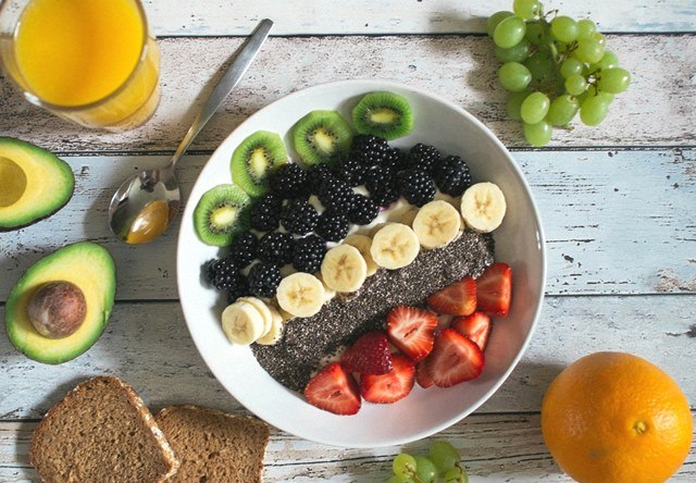 6 Pilihan Ngemil Sehat di Jam Kerja