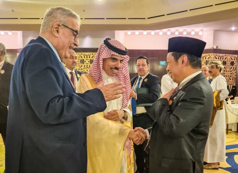 Wamenlu Anis Matta (kanan) dalam pertemuan KTT Luar Biasa OKI di Riyadh, Arab Saudi, 10 November 2024. (Kemenlu RI)