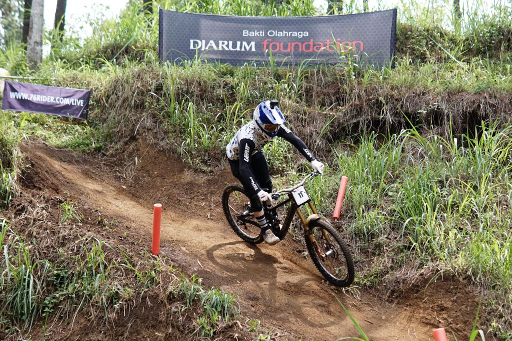 Bernard Kerr, salah satu rider internasional yang bertanding di Klemuk Bike Park Batu/Dok. 76 Indonesian Downhill 2024.