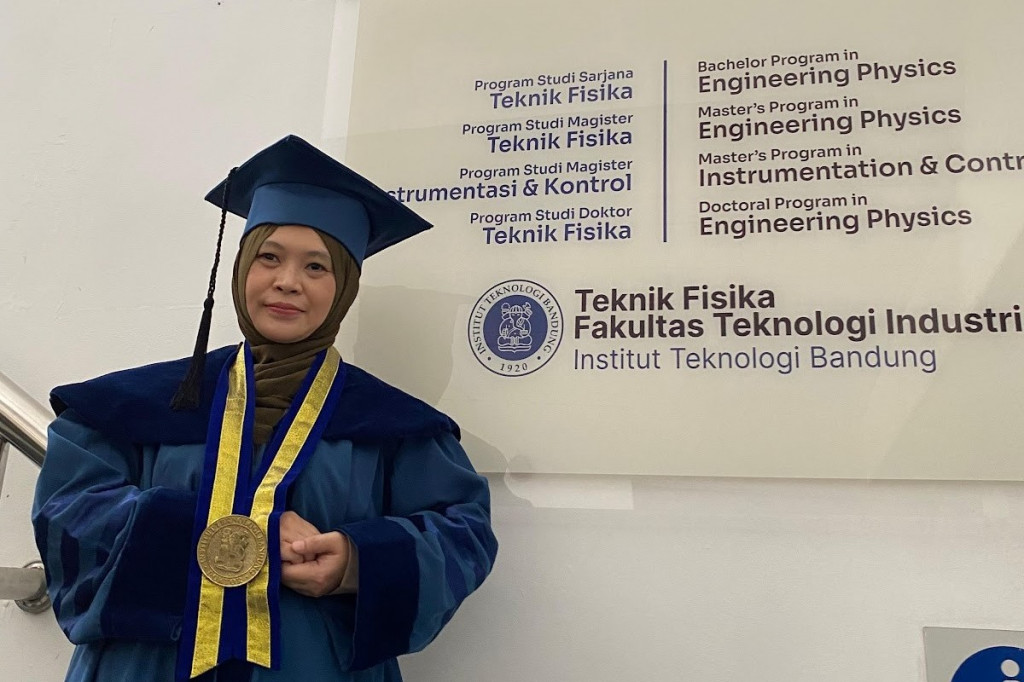 Wisudawan Berprestasi ITB Dewi Idamayanti. DOK ITB