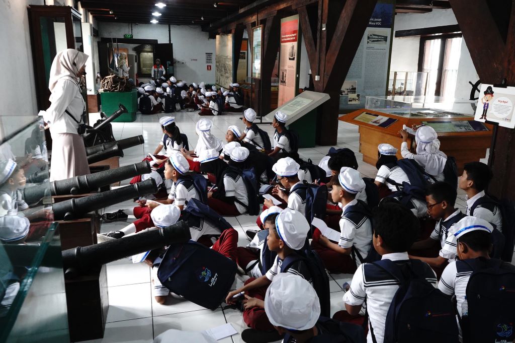 Pertamina International Shipping (PIS) meluncurkan program Ocean LiteraSEA. Foto: dok PIS.