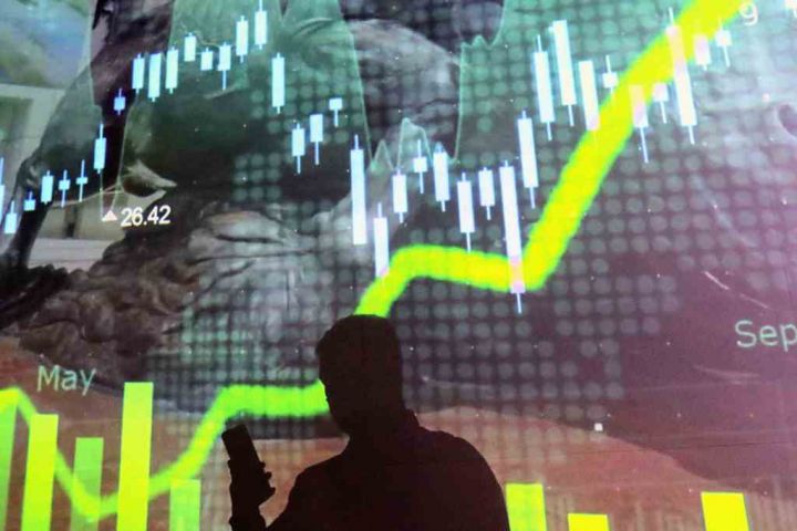 Ngamuk! IHSG Melejit dan Balik ke Level 7.300