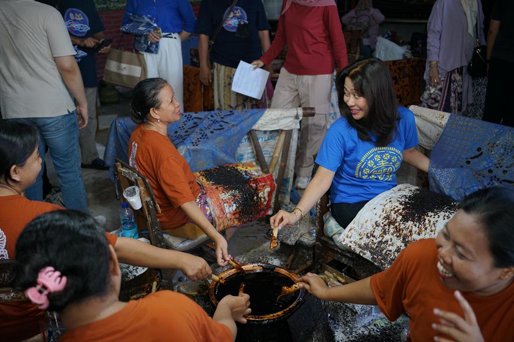 Generasi muda sangat dibutuhkan perannya untuk melestarikan batik. Dok. Ist