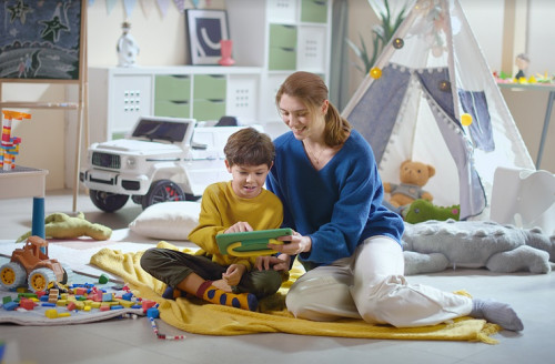 7 Cara menjadi Orang Tua yang Baik untuk Anak di Era Digital