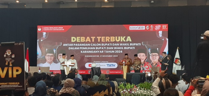 Ilyas-Tri Janjikan Internet Gratis di Seluruh Desa se-Karanganyar