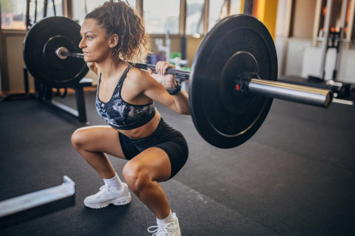Pegiat Gym Wajib Tahu! 7 Kesalahan Umum Saat Melakukan Squat