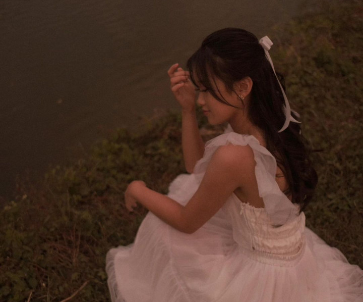 Perjalanan Emosional Mirelle G. Edith di Lagu 'Ini Tak Biasa'