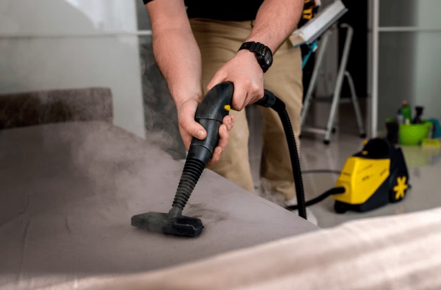 Tips Membersihkan Sofa Sesuai Jenis Bahan