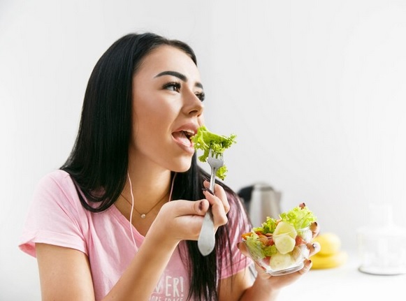 Makanan menjadi salah satu pemerhatimu dalam menjaga stamina di pagi hari. Ilustrasi-Freepik
