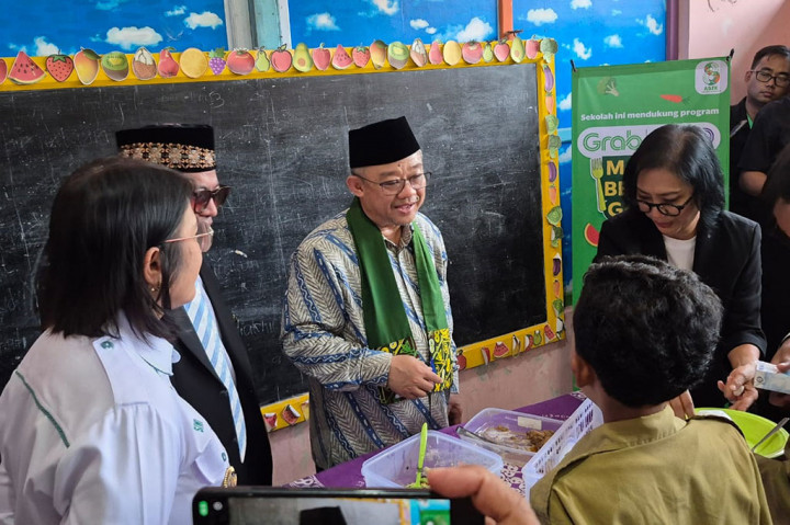 Momen Mendikdasmen Tinjau Uji Coba Makan Bergizi Gratis di Kulon Progo
