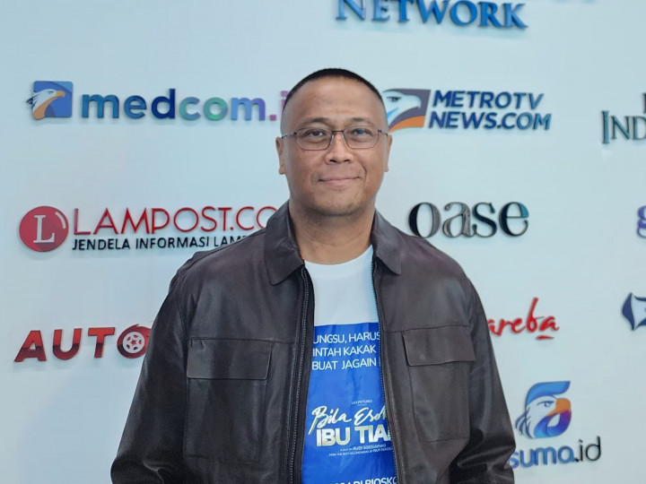 3 Lagu Glam Rock Favorit Rudi Soedjarwo