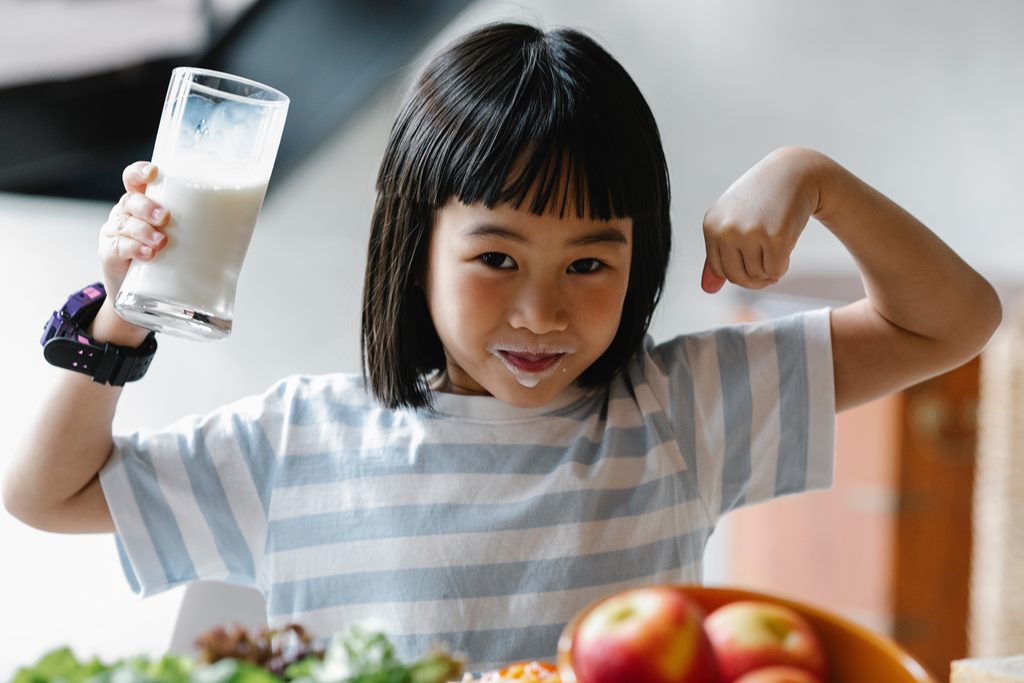 Pentingnya konsumsi susu pada saat sarapan yang dapat memenuhi asupan harian vitamin D 4,4 kali dan kalsium 2,6 kali lebih tinggi bagi anak-anak Indonesia. Ilustrasi-Pexels