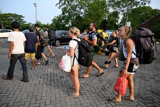 Ribuan Penumpang Terdampak Erupsi Lewotobi Tiba di Pelabuhan Benoa Bali