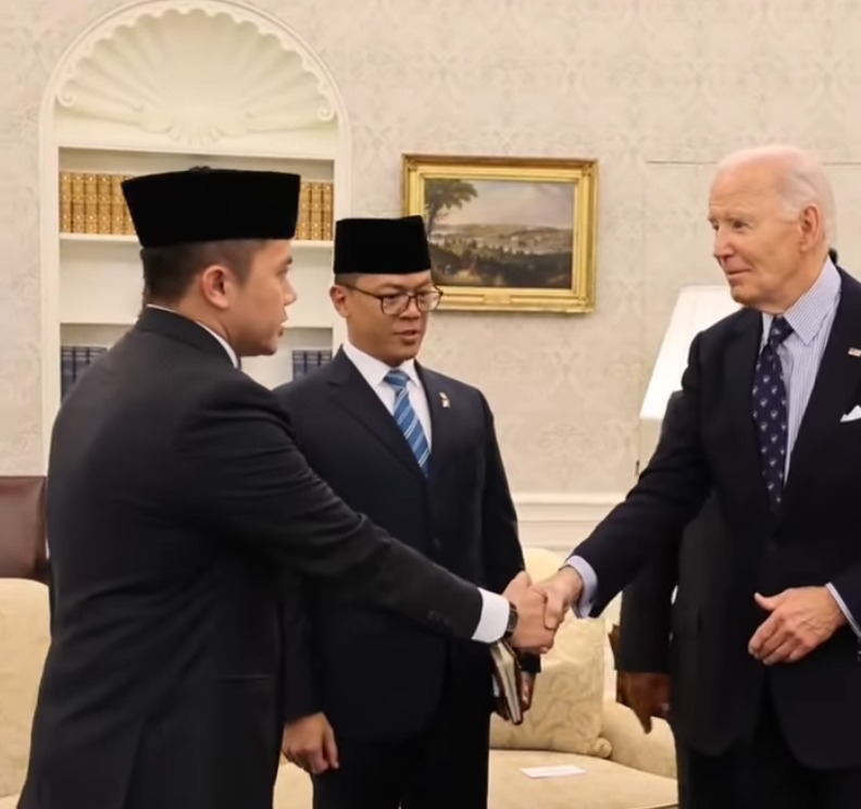 Mayor Teddy bertemu dan berjabat tangan dengan Presiden Joe Biden di Gedung Putih. Foto: Tangkapan layar IG Setkab
