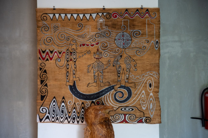 Seniman Asal Sentani Papua Bawa Pesan Ekologis di Jakarta Biennale 2024