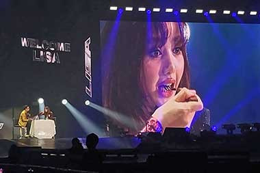 Lisa Blackpink Ketagihan Makan Rendang di Jakarta