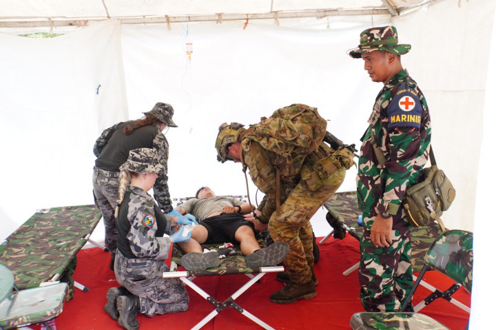 TNI-ADF Sukses Jalankan Latihan Evakuasi Lewat Penyamaan Teknik dan Prosedur