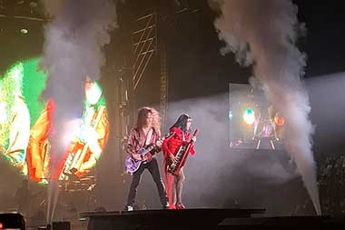 Isyana Kolaborasi dengan Mantan Gitaris Megadeth