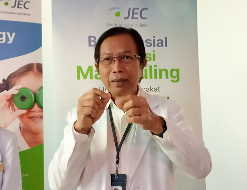 Dr. Gusti G. Suardana, SpM(K), Dokter Subspesialis Konsultan Strabismus JEC Eye Hospitals & Clinics. (Foto: Dok. Yuni)
