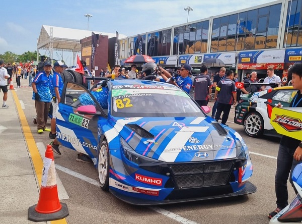 Andalkan Hyundai Elantra N, Dypo Fitra Sabet <i>Double Winner</i> di Sirkuit Macau