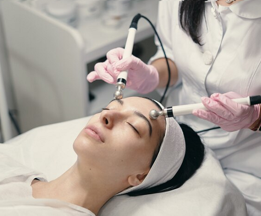 Prosedur Chemical Peeling: Cara Kerja, Risiko dan Manfaat yang Didapatkan