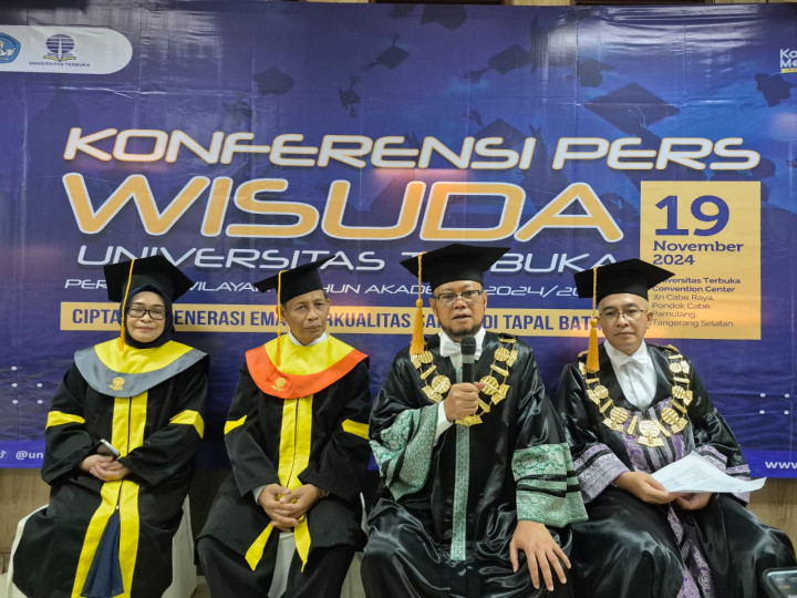 Guru Besar IPB Diwisuda Jadi Sarjana Hukum di Universitas Terbuka