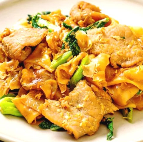 Coba Buat Pad See Ew, Kwetiau Goreng Khas Thailand