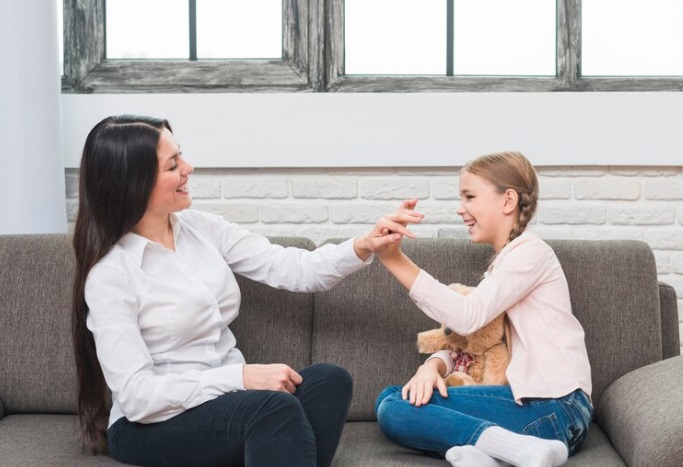 Sesuai Tema Hari Anak Sedunia 2024, Ini Peran Penting Orang Tua Jadi Pendengar yang Baik