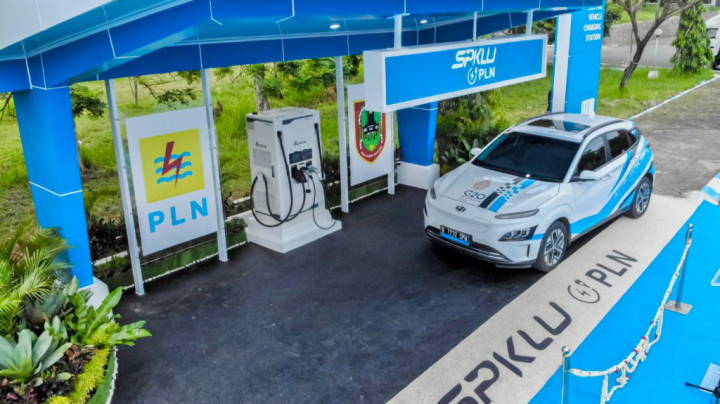 Percepat Elektrifikasi di Indonesia, Indomobil Gandeng PLN Icon Plus