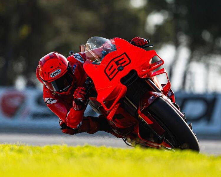 Marc Marquez tampil perdana dengan seragam merah Ducati. (instagram @ducaticorse)