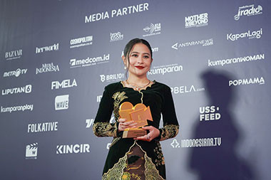 Prilly Latuconsina Menang Aktris Pilihan Penonton FFI 2024