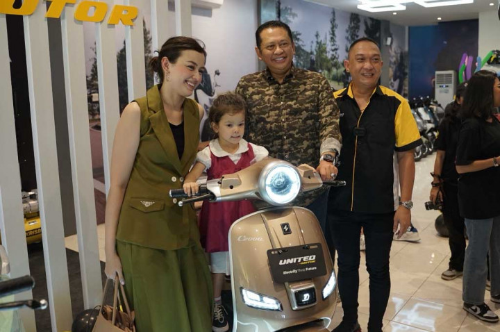 Gandeng Jhon LBF, Gerai United E-Motor Besut Jualan di Karawaci