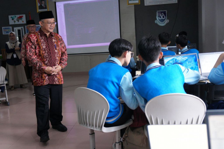 Matangkan Konsep, Abdul Mu'ti Tinjau Langsung Kelas Coding di Bandung