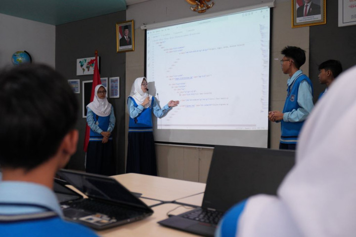 Serunya Kelas Coding di SMP Prima Cendekia Islami, Praktik Buat Web hingga Film
