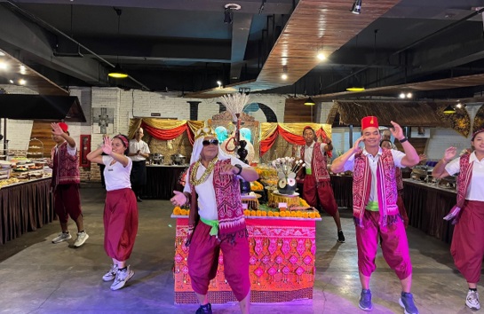 Terlarut Suasana Timur Tengah sambil Menikmati Indahnya Sunset Kuta Beach