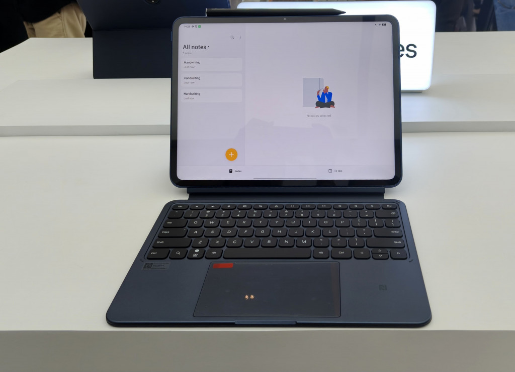 Oppo mengumumkan kehadiran tablet Pad 3 Pro dan earphone TWS Enco X3i secara global.