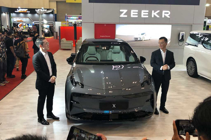 Gebrak GJAW 2024, ZEEKR Pede Mainkan Mobil Listrik Harga Miliaran!